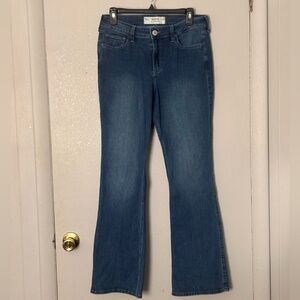 Hollister Curvy Mid-Rise Boot Jeans 6/28R